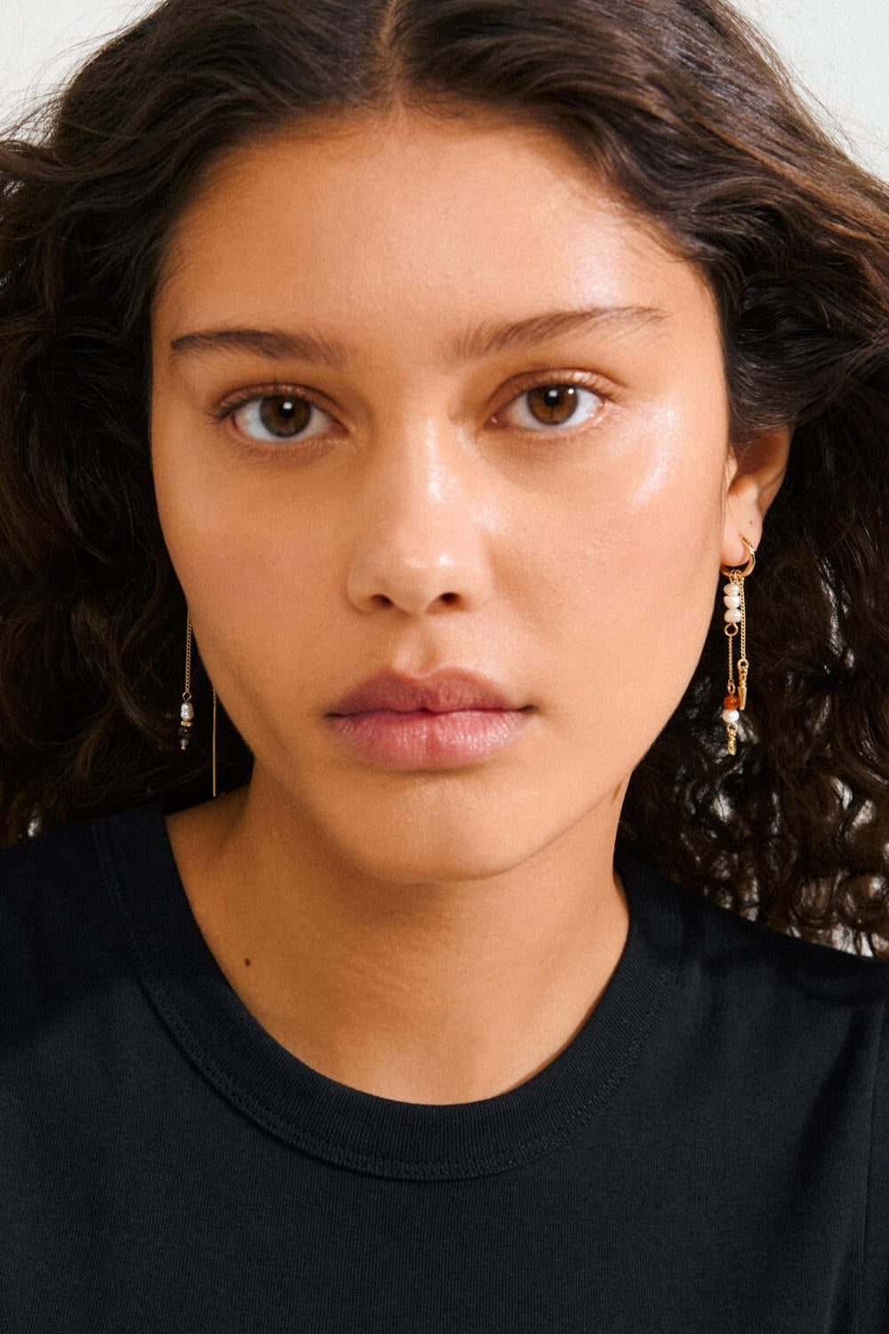 Between Chain øreringe - forgyldt